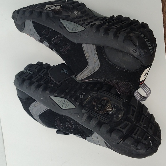 Specialized MTB Shoes with Rugged Design - Picture 7 of 8